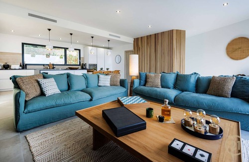 Cirendinu House | Sea view villa with swimming pool just a stone's throw from the beach!