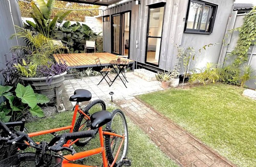 San Francisco Apartment | SeaVan Box #1: Eco-Container Studio w/High-Speed Wi-Fi & Deck