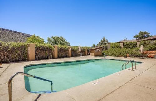 Oak Creek House | Sedona Condo on Golf Course w/Pool Access!