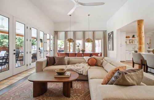 Paradise Gardens House | Serene Home Heated Pool & Games