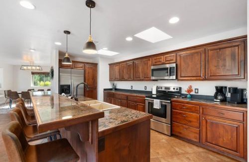 West Sedona House | Serene Retreat - 2 Acres, Firepit, River Access