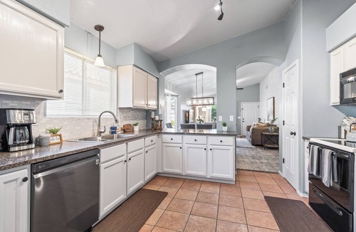 Quail Crossing House | Serene Vacation Home - Trails, Golf & Dining!