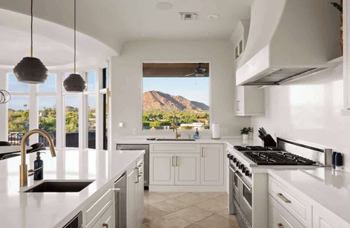 Paradise Valley House | Serenissima – La Dolce Vita above Paradise Valley