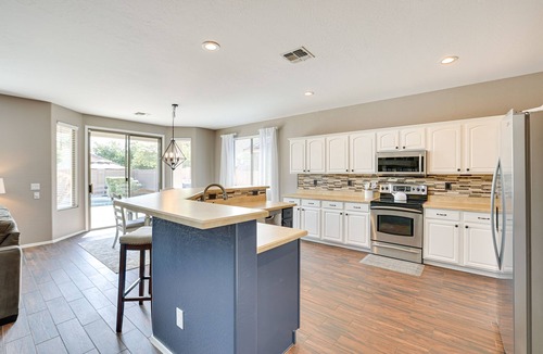 Litchfield Manor House | Shop, Golf & Hike: Surprise Group Getaway w/Pool!