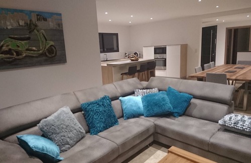 Porticcio House | single storey villa not overlooked