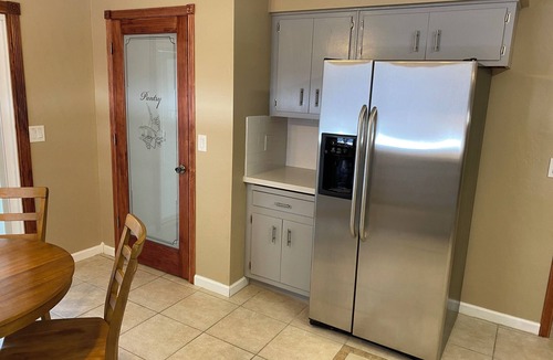 Mountain Club House | Single Story Chic' One mile from Downtown, with Tesla 220v Outlet in Garage