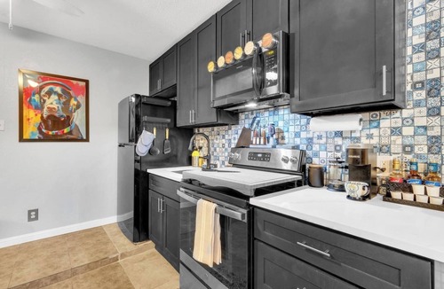 El Paso Apartment | Sleek Studio-Mins to Sunland Park Racetrack/Casino