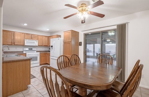 Circle Cross Ranch House | Sleeps 8 | King Suite | Screened Patio + BBQ
