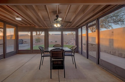 Circle Cross Ranch House | Sleeps 8 | King Suite | Screened Patio + BBQ