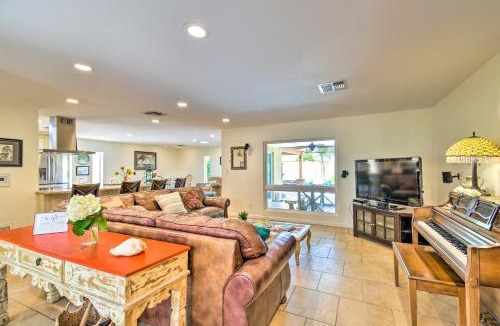 Sands Scottsdale House | Snowbirds! Group Getaway w/Hot Tub in Scottsdale