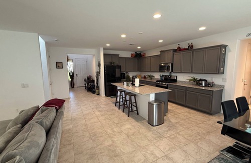 Surprise House | Spacious 4-bedroom house with AC, WiFi in charming Surprise