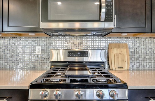 Casas Adobes House | Spacious & Elegant 2-story home