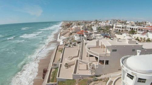Las Conchas House | Spacious Family Beachfront Home Villa Dei Sogni