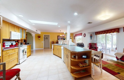 Sun City West House | Spacious pet friendly house w/shared tennis courts, W/D & free WIFI