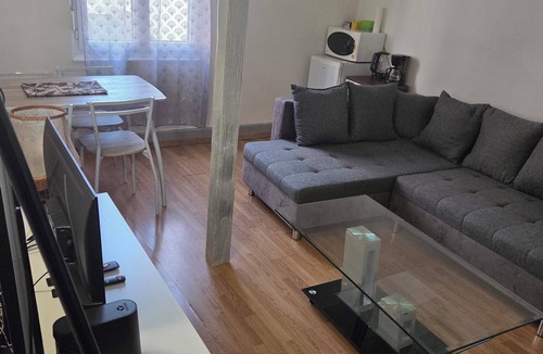 Canardiere Est Apartment | SPACIOUS STUDIO COMFORT