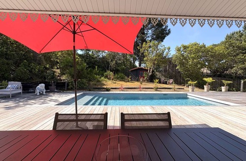 Cap-Ferret Villa | Spacious Villa with Heated Pool and Garden in Petit-Piquey