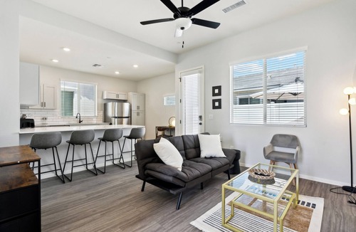 Sundance House | Sparkling Modern Home with Pool BBQ