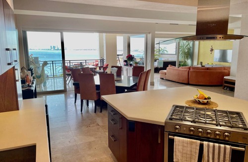 Emiliano Zapata Condo | SPECTACULAR OCEANSIDE 3200 sqft 3Bed/3Bath (6ppl K/K/Q) w 100M Infinity Pool