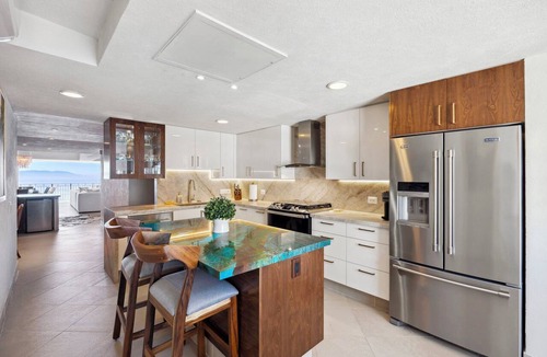 South Hotel Zone Condo | Spectacular Ocean & City Views of puerto vallarta - Great Rates!