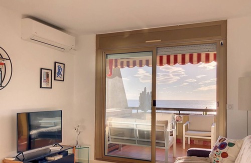 Menton Apartment | Splendid 2-room apartment with air conditioning, pool and private garage