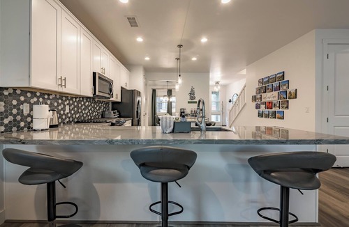 Flagstaff House | Stargazer - The Desirable Home w/AC and Hot Tub