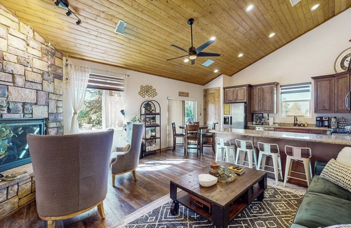 Strawberry House | Strawberry Cabin w/Hot Tub Near Gila Nat'l Forest