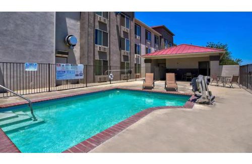 Hesperia Hotel | Studio 6 Suites Hesperia CA West Main Street I 15
