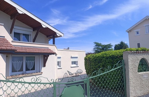 Saint-Dizier Apartment | Studio "Chez Fred et Angela" with Shared Garden and Wi-Fi