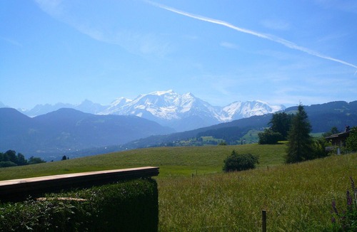 Combloux Apartment | Studio for 4, opposite ski lift, private terrace