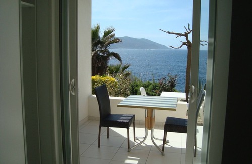 Casaglione Apartment | Studio N°2 in Tiuccia, waterfront, air-conditioned, wifi