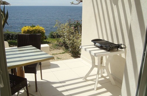 Casaglione Apartment | Studio N°5 in Tiuccia, waterfront, air-conditioned, wifi