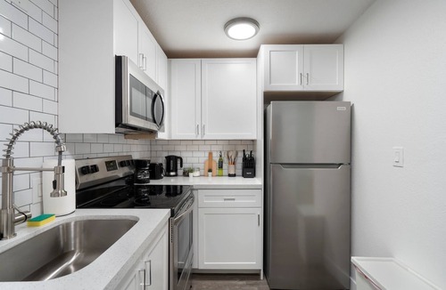 Encanto Apartment | Studio with King Bed Mins. to Encanto Park & Phoenix Zoo