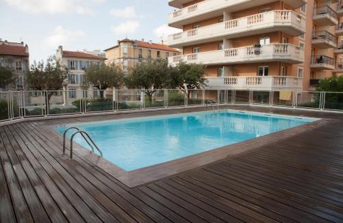 Les Baumettes Apartment | Studio With Swimming Pool 60 meters near the beach