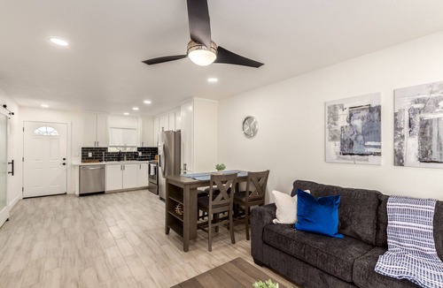 Papago Parkway Apartment | Stunning 2br Furnished Condo Old Town Scottsdale - Pet Friendly | PP322E