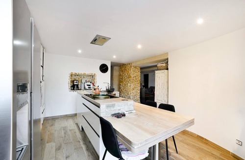 Codolet House | Stunning home in Codolet