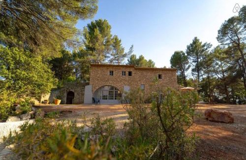 Roussillon House | Stunning panoramic views and heated pool in Roussillon