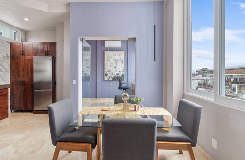 Colonia 5 de Diciembre Apartment | Stunning PH with Dedicated Office Space in 5D Area