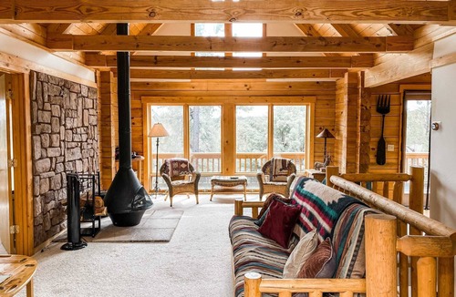Pine Cabin | Stunning Views & Starry Skies Deck & BBQ