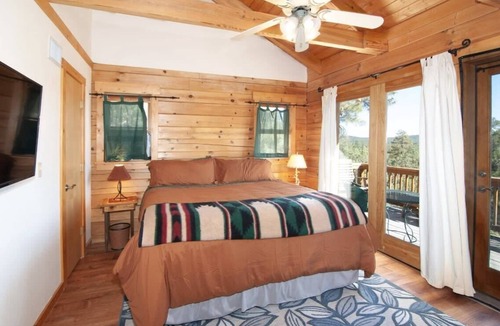 Pine Cabin | Stunning Views & Starry Skies Deck & BBQ