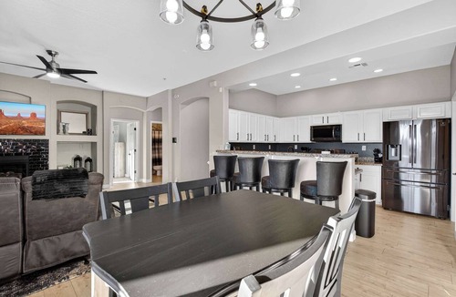 Talon Retreat Condo | Stylish 2BR and 2BA Private Condo Getaway