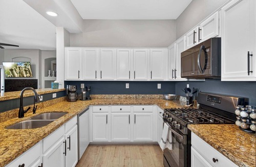 Talon Retreat Condo | Stylish 2BR and 2BA Private Condo Getaway