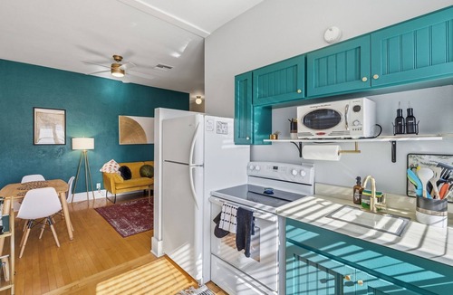 West University House | Stylish, Bright 1BR Retreat w/Patio – Easy Trolley to UA/Downtown