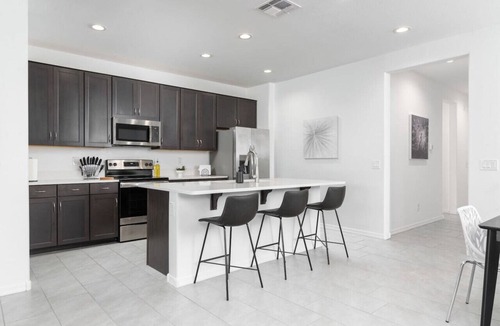 Tamaron House | *Stylish & Bright* King Queen Beds*Backyard*Garage