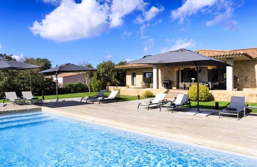 Pianotolli-Caldarello Villa | Stylish Signature Villa with Heated Pool close to the Beach