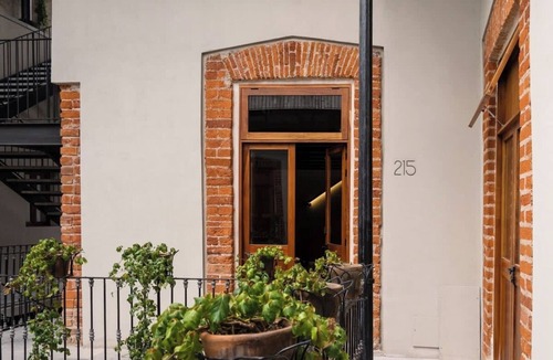 Cuauhtemoc Apartment | Stylish Loft in Historic Building in Centro