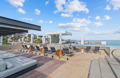 Emiliano Zapata Condo | Stylish Loft | Workspace, Rooftop Bar & Gym