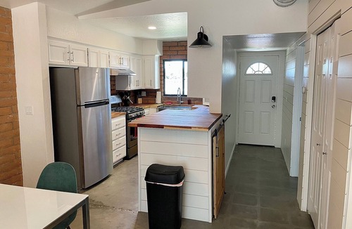 Camelback East Condo | Stylish & Modern, 2 Bed Condo, Convenient Location in Phoenix!