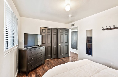 Menlo Park Apartment | Stylish & Modern Tucson Retreat Mins to Downtown!