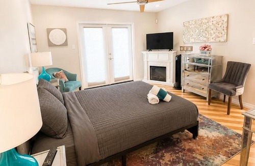 Camelback East House | Stylish Phoenix Escape Near Downtown Wi-Fi