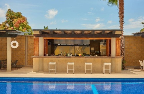 El Tezal Hotel | Stylish Retreat in Cabo – 2 Units Steps to Shopping, Marina & Medano Beach